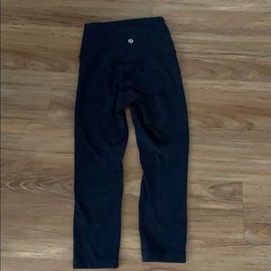 BLACK LULULEMON CROP LEGGINGS